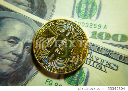 Golden bitcoin coin on the one hundred dollars Golden bitcoin coin on the one hundred dollars 33349804