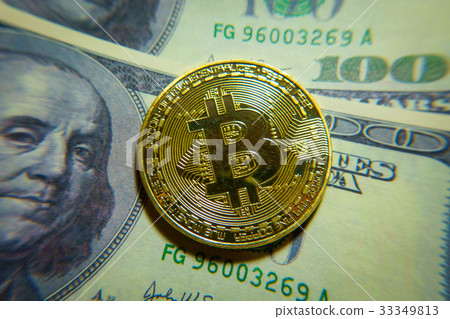 Golden bitcoin coin on the one hundred dollars Golden bitcoin coin on the one hundred dollars 33349813