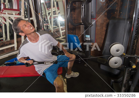 健身房很好的中間訓練生活方式GYM訓練青春穿 33350286