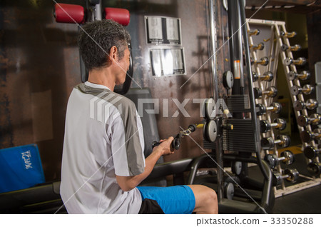 健身房很好的中間訓練生活方式GYM訓練青春穿 33350288