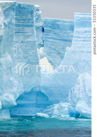 Antarctica - Antarctic Peninsula - Tabular Iceberg Antarctica - Antarctic Peninsula - Tabular Iceberg 33350335