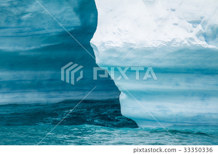 Antarctica - Antarctic Peninsula - Tabular Iceberg Antarctica - Antarctic Peninsula - Tabular Iceberg 33350336