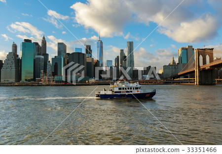 American police boat N.Y.P.D patrolling  33351466