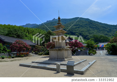 Three-storied stone pagoda of Miryang Pyochungsa (Treasure No. 467), Pyochungsa, Mt. Jaejangsan, Milyangsi, Gyeongnam, Korea Three-storied stone pagoda of Miryang Pyochungsa (Treasure No. 467), Pyochungsa, Mt. Jaejangsan, Milyangsi, Gyeongnam, Korea 33351902