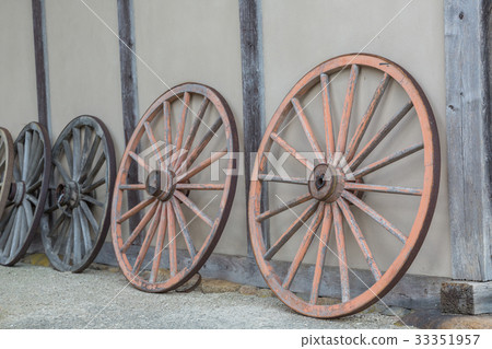 Wheel of a truck 33351957