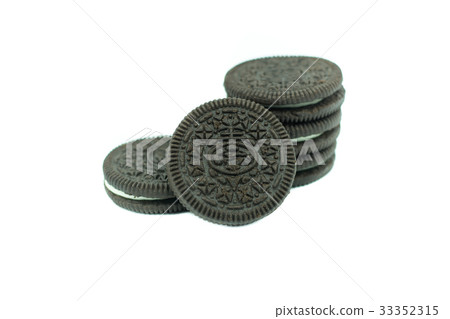Chocolate cookies with creme filing isolated  Chocolate cookies with creme filing isolated  33352315