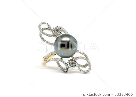 dark pearl with diamond and gold ring isolated 33353400