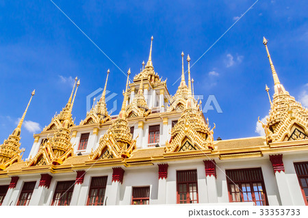 Wat Ratchanatdaram with blue sky background 33353733