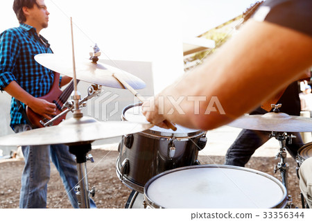 Feel the beat Feel the beat 33356344