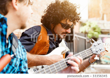 Feel the msuic 33356345