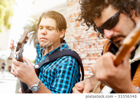 Feel the msuic 33356348