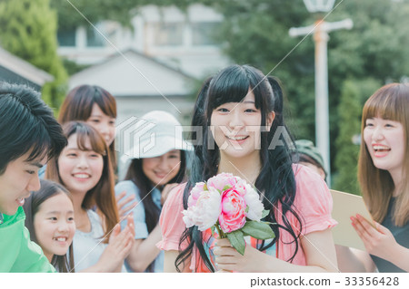 idol, fan, female 33356428