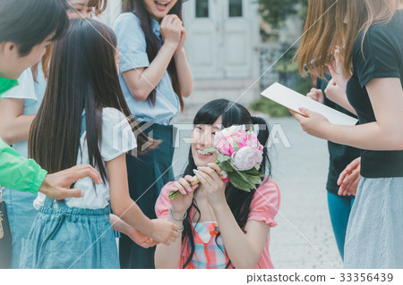 idol, fan, female 33356439