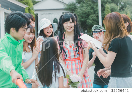 idol, fan, female 33356441