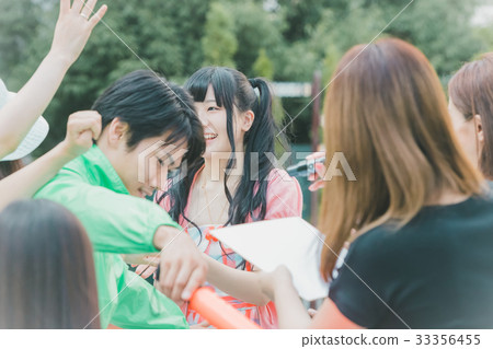 idol, fan, female 33356455