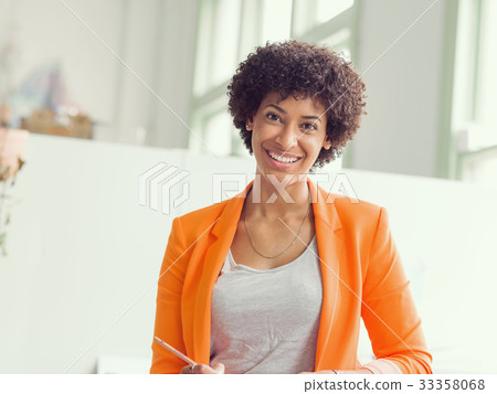 Portrait of young businesswoman Portrait of young businesswoman 33358068