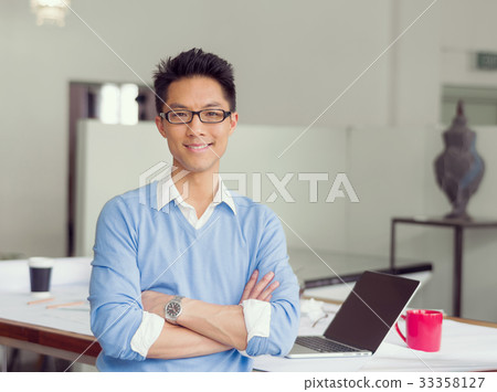Portrait of young businessman Portrait of young businessman 33358127