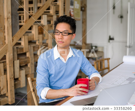 Portrait of young businessman Portrait of young businessman 33358260