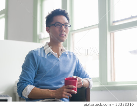 Portrait of young businessman Portrait of young businessman 33358310