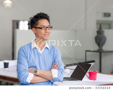 Portrait of young businessman Portrait of young businessman 33358314