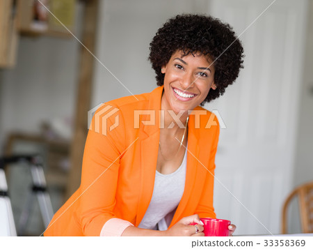 Portrait of young businesswoman 33358369