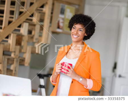 Portrait of young businesswoman 33358375
