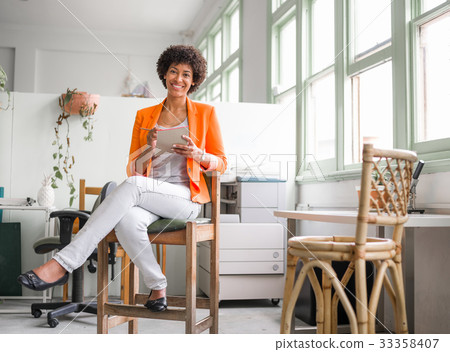 Portrait of young businesswoman 33358407