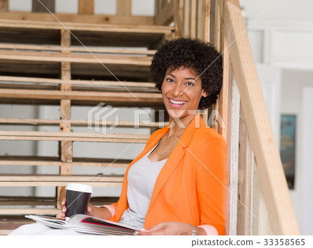 Portrait of young businesswoman 33358565