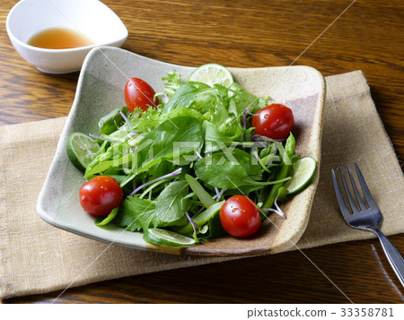 Healthy salad Healthy salad 33358781