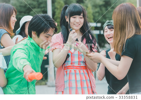 idol, fan, female 33358831