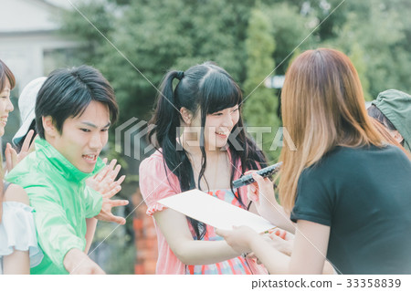 idol, fan, female 33358839