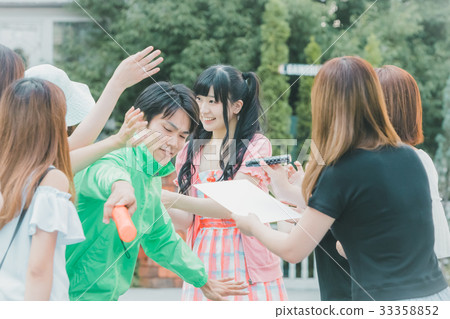 idol, fan, female 33358852