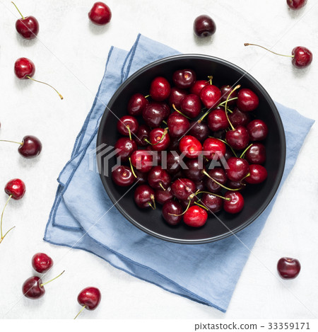 Sweet cherries table top view 33359171