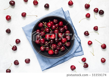 Sweet cherries table top view Sweet cherries table top view 33359174