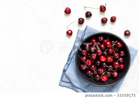 Sweet cherries table top view 33359175