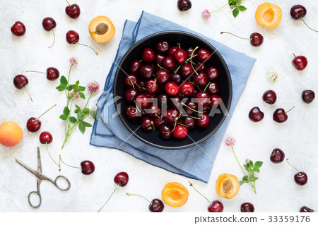Sweet cherries table top view Sweet cherries table top view 33359176