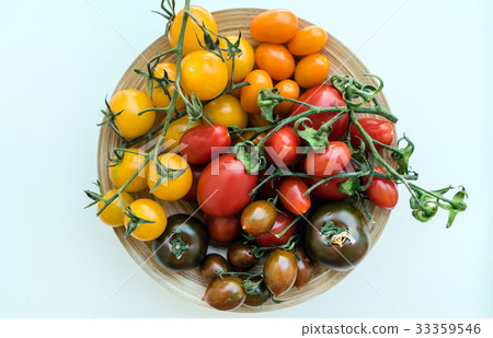 colorful tomatoes 33359546