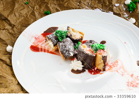 chocolate eclairs chocolate eclairs 33359610