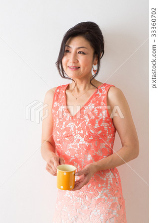 Women's portrait Women's portrait 33360702