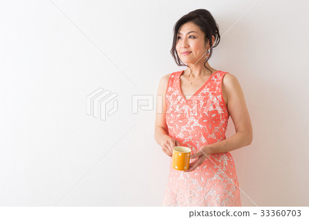 Women's portrait Women's portrait 33360703