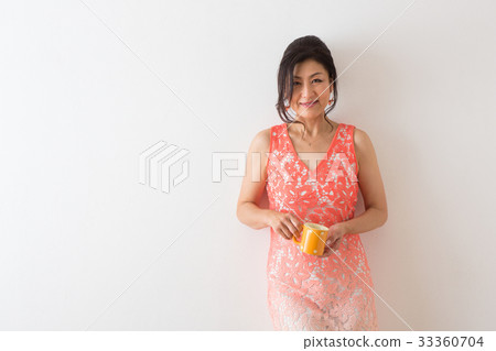 Women's portrait Women's portrait 33360704