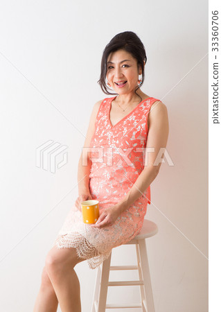 Women's portrait Women's portrait 33360706