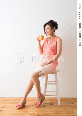 Women's portrait Women's portrait 33360708