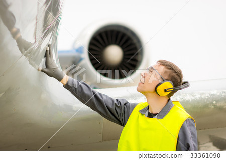 male airport worker male airport worker 33361090