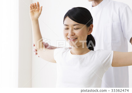 Body manipulator massage chiropractic osteopathic male white back Body manipulator massage chiropractic osteopathic male white back 33362474