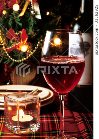 Christmas wine glass 33362928