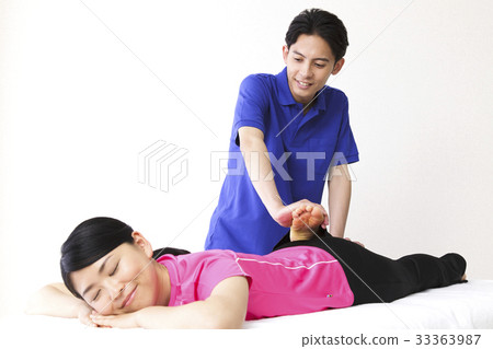 身體機械手按摩脊椎按摩療法女性患者男性白背 33363987