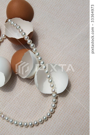 Pearl necklace 33364973