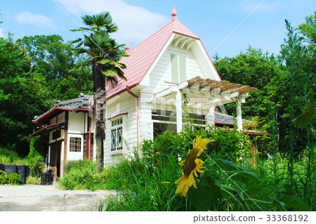 Satsuki and May's House 33368192