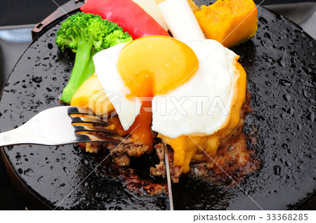 Cheese hamburger fried egg 33368285